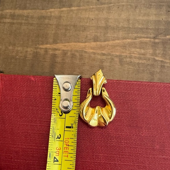 Vintage 1990s Gold Tone Drop Earrings/Door Knocker Earrings, Old-Money Style - Picture 9 of 10